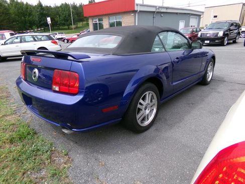 Used 2005 Ford Mustang GT RWD image 10
