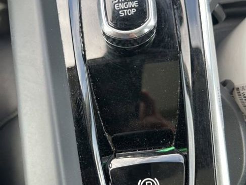 Used 2024 Volvo S60 B5 Core image 17