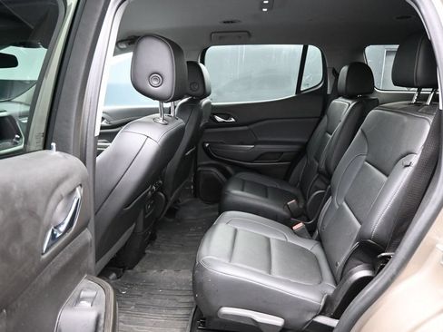Used 2023 GMC Acadia SLT w/ Preferred Package FWD image 24
