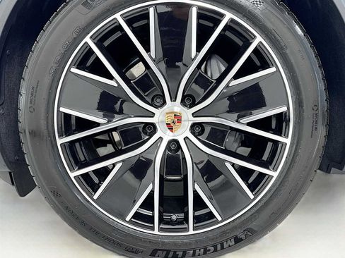 New 2026 Porsche Macan Electric RWD image 32