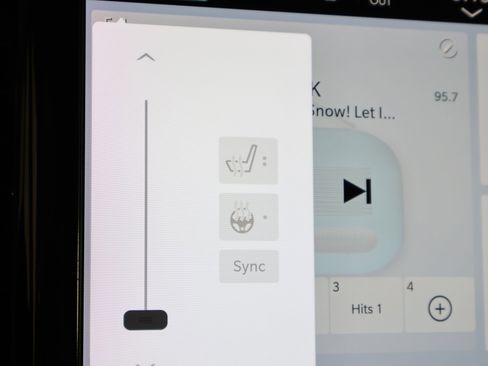 Used 2024 Chrysler Pacifica Touring-L image 29