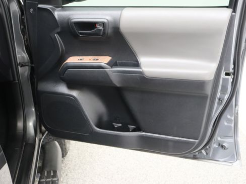 Certified 2023 Toyota Tacoma SR AWD/4WD image 32