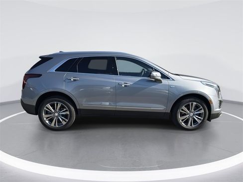 Used 2025 Cadillac XT5 Premium Luxury image 3