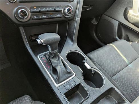 Used 2022 Kia Sportage LX image 32