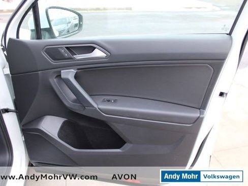 Used 2019 Volkswagen Tiguan SE image 24