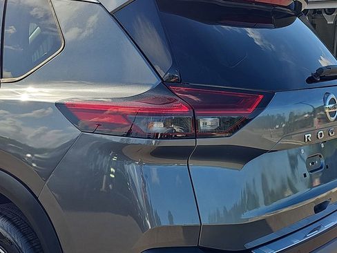 Used 2021 Nissan Rogue SV w/ Premium Package image 37