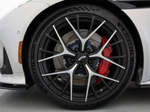 Used 2025 Aston Martin DB12 Volante image 34