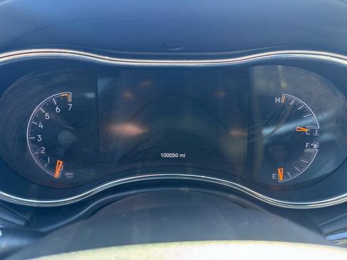Used 2018 Jeep Grand Cherokee Overland AWD/4WD image 17