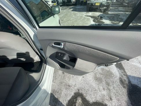 Used 2014 Honda Insight EX image 20