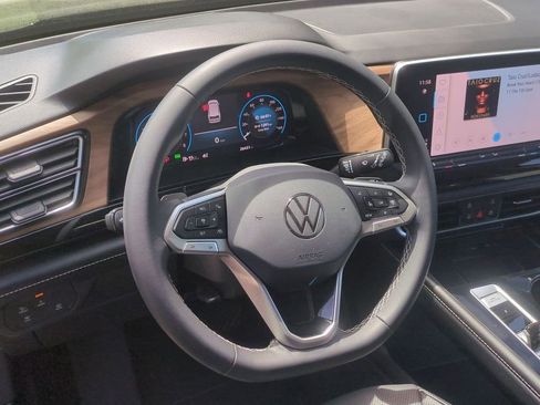 Used 2024 Volkswagen Atlas SE AWD/4WD image 14