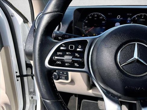 Used 2023 Mercedes-Benz GLB 250 4MATIC image 18
