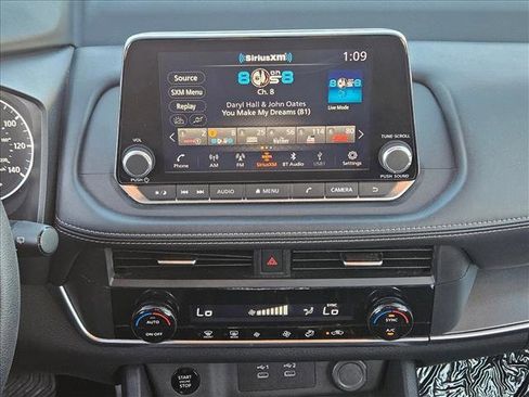 Used 2024 Nissan Rogue SV image 13