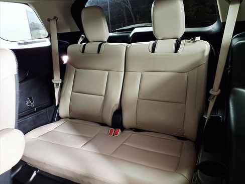 Used 2020 Ford Explorer XLT w/ Equipment Group 202A image 9