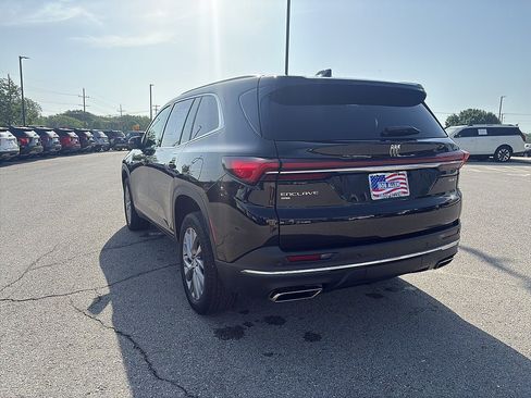 Used 2025 Buick Enclave Preferred AWD/4WD image 3