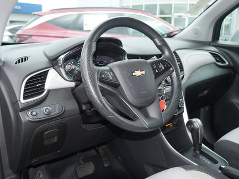 Used 2020 Chevrolet Trax LT FWD image 34