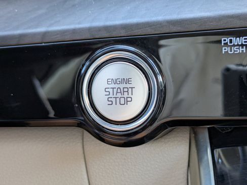 Certified 2023 Kia Carnival EX FWD image 29