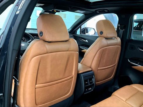 Used 2023 Cadillac XT4 Premium Luxury AWD/4WD image 11