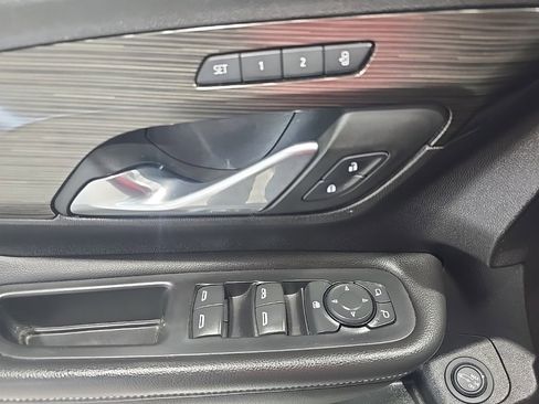 Used 2024 GMC Terrain SLT image 14