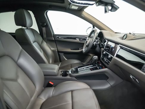 Certified 2023 Porsche Macan AWD/4WD image 21
