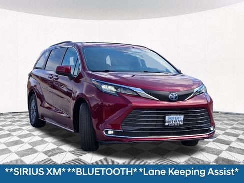 Used 2023 Toyota Sienna XLE FWD image 7
