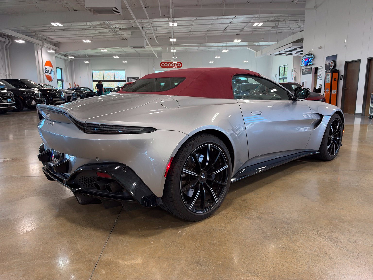Used 2021 Aston Martin V8 Vantage Roadster RWD image 14