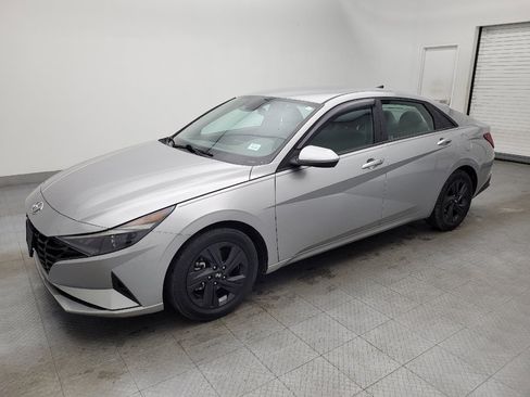 Used 2021 Hyundai Elantra SEL image 2