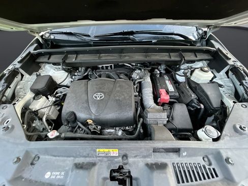 Used 2021 Toyota Highlander LE FWD image 33