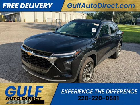 Used 2025 Chevrolet Trax LT w/ LT Convenience Package FWD image 3
