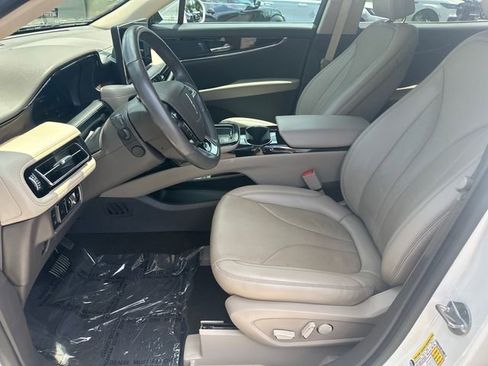 Used 2023 Lincoln Nautilus Reserve FWD image 11