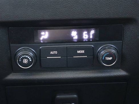 Used 2018 Chevrolet Traverse LT FWD image 23