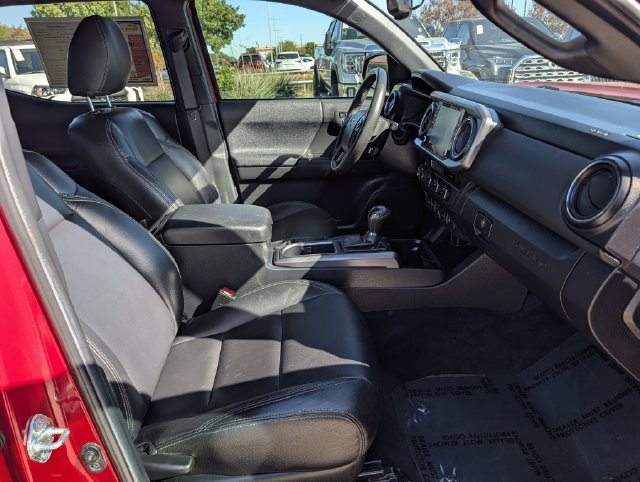 Used 2022 Toyota Tacoma TRD Off-Road w/ Technology Package AWD/4WD image 30