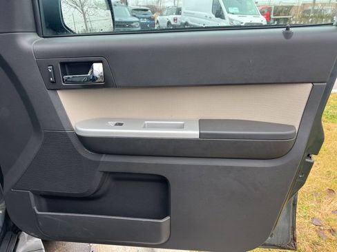 Used 2010 Mercury Mariner Premier image 9