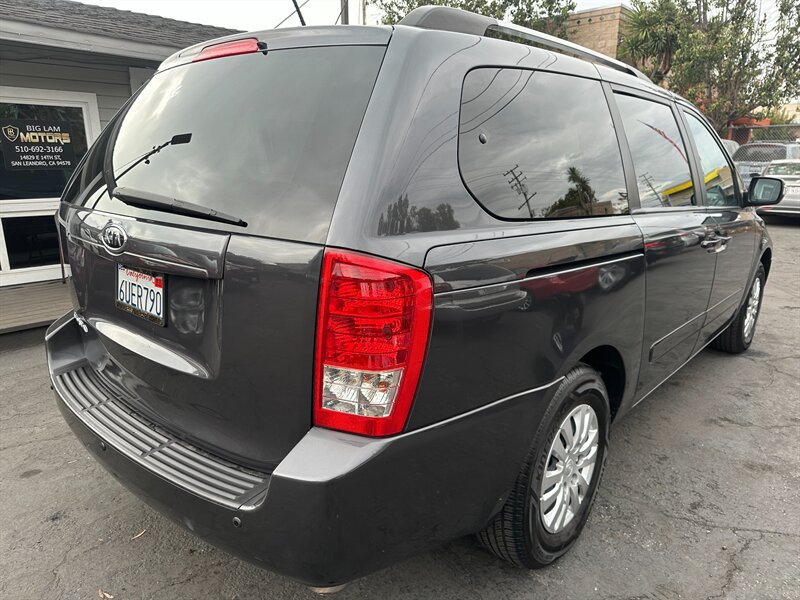Used 2012 Kia Sedona LX FWD image 5