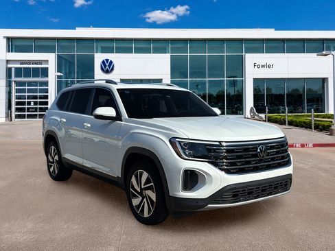Used 2025 Volkswagen Atlas SEL AWD/4WD image 3