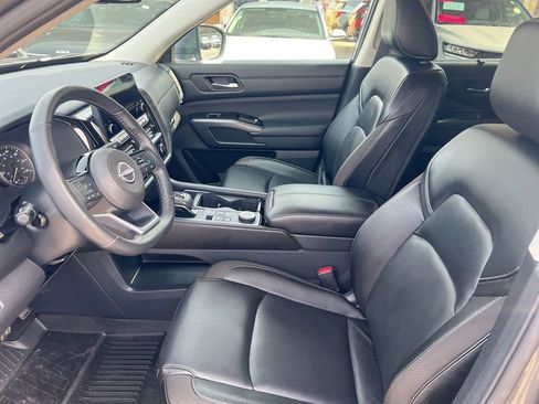 Used 2024 Nissan Pathfinder SL image 4