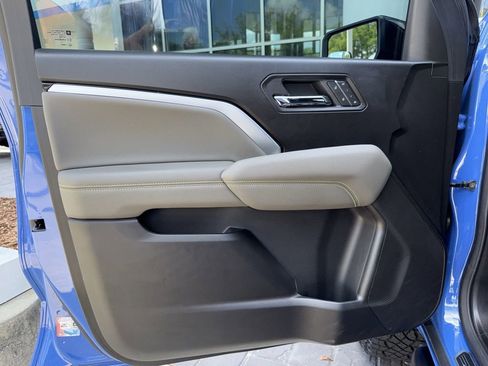 Used 2025 Chevrolet Colorado ZR2 w/ Technology Package image 23