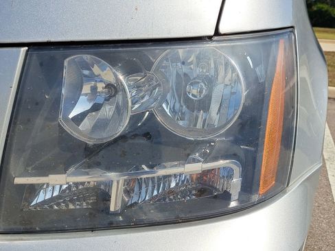 Used 2014 Chevrolet Suburban LTZ image 6