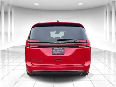New 2026 Chrysler Pacifica Select w/ S Appearance Package