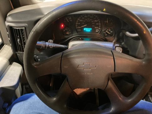 Used 2004 Chevrolet Express 1500 image 18