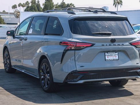 New 2026 Toyota Sienna XSE FWD image 7