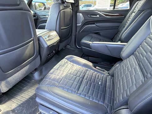 Used 2023 Cadillac Escalade Sport Platinum w/ Heavy-Duty Trailer Package AWD/4WD image 17