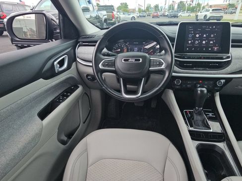 Used 2022 Jeep Compass Latitude w/ Convenience Group FWD image 9