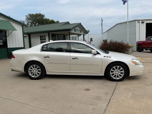 Used 2011 Buick Lucerne CXL w/ Driver Confidence Package FWD image 2