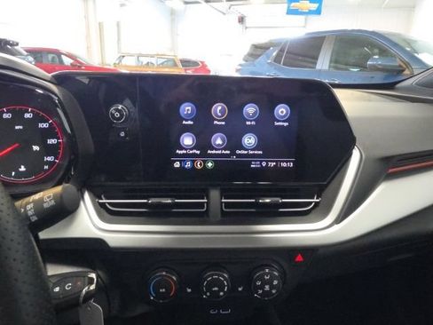 Used 2024 Chevrolet Trax RS FWD image 31