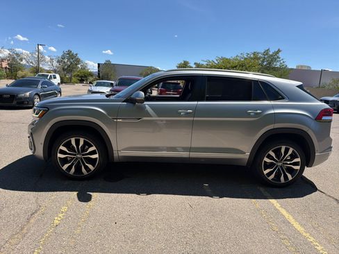 Used 2023 Volkswagen Atlas Cross Sport SEL Premium R-Line AWD/4WD image 4