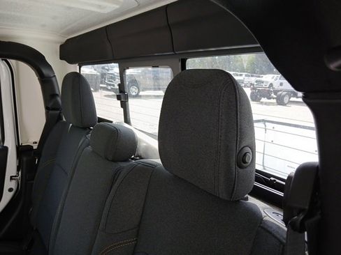 New 2025 Jeep Gladiator Sport image 21