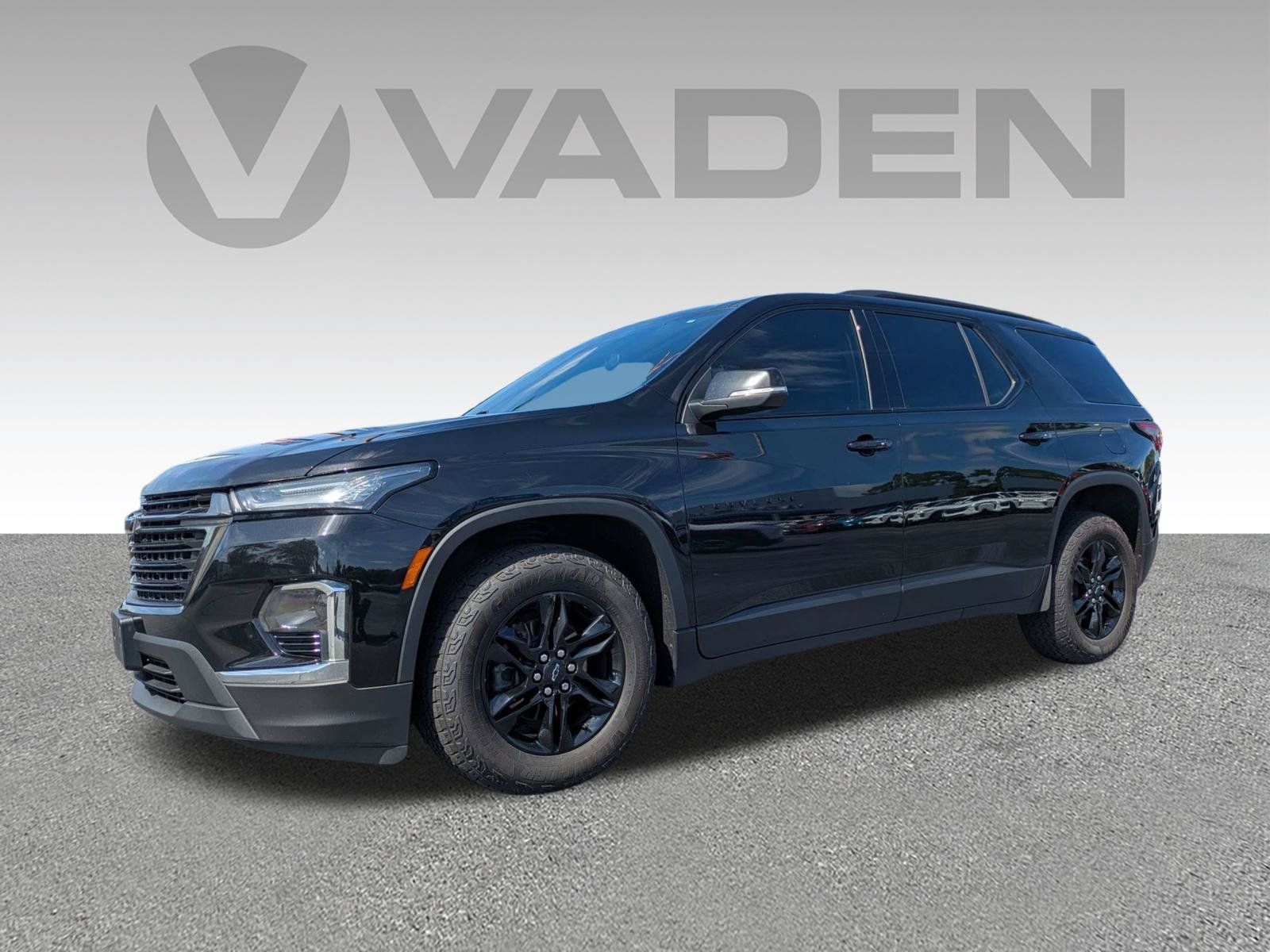 Used 2024 Chevrolet Traverse LT w/ Midnight/Sport Edition AWD/4WD image 2