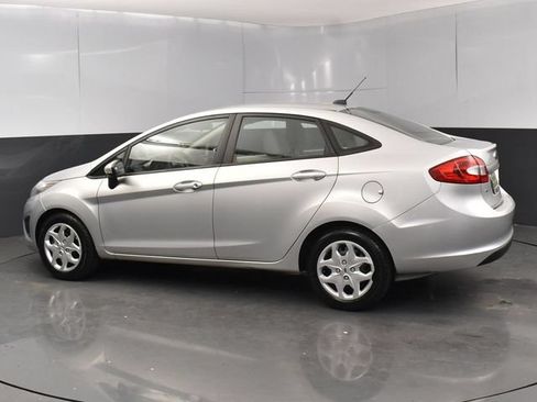 Used 2013 Ford Fiesta SE FWD image 6