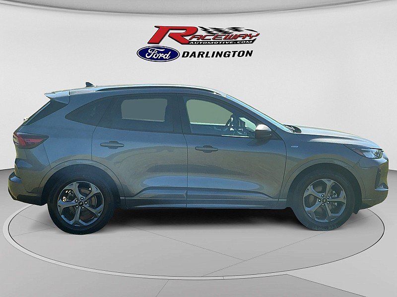 Used 2024 Ford Escape ST-Line w/ Tech Pack #1 FWD image 6