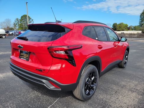 New 2026 Chevrolet Trax LT w/ Driver Confidence Package FWD image 5